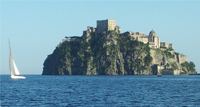 Italia sotto il castello Aragonese